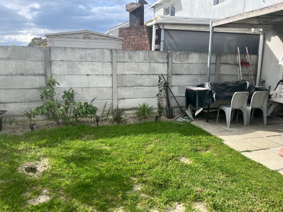 2 Bedroom Property for Sale in Thornton Western Cape